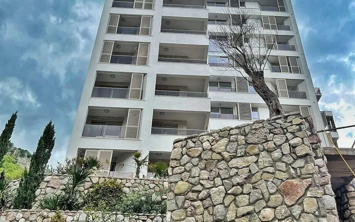 Izdavanje, jednosoban stan, 40m², Budva, Crna Gora