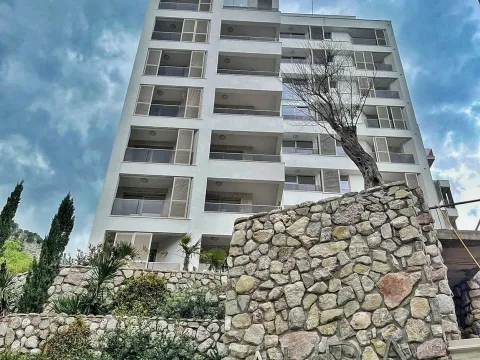 Izdavanje, jednosoban stan, 40m², Budva, Crna Gora