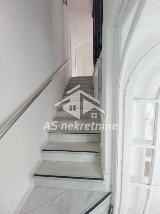Rent, house, 260m², Neimar, Vračar Sve Podlokacije
