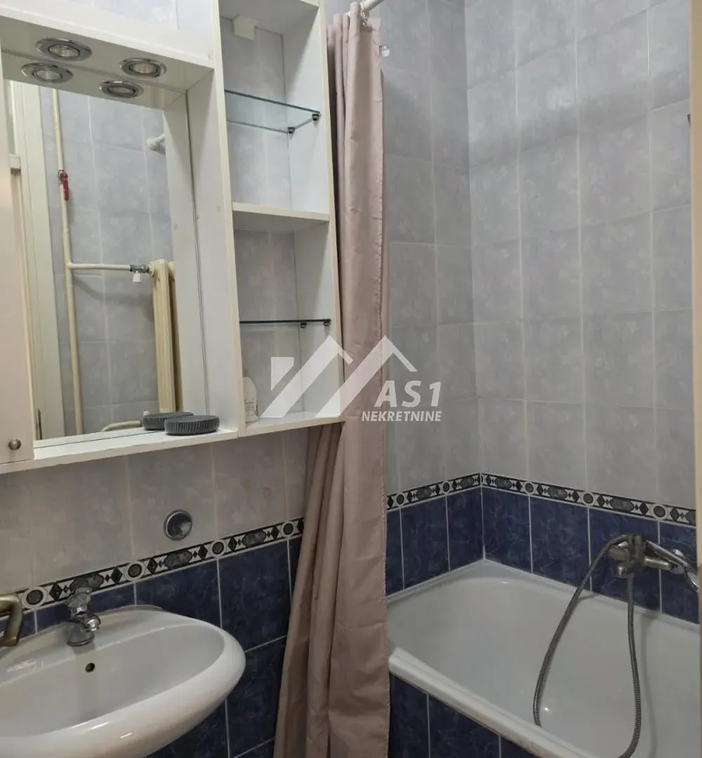 Izdavanje, jednosoban stan, 27m², Bulevar Oslobodjenja, Novi Sad Sve Podlokacije