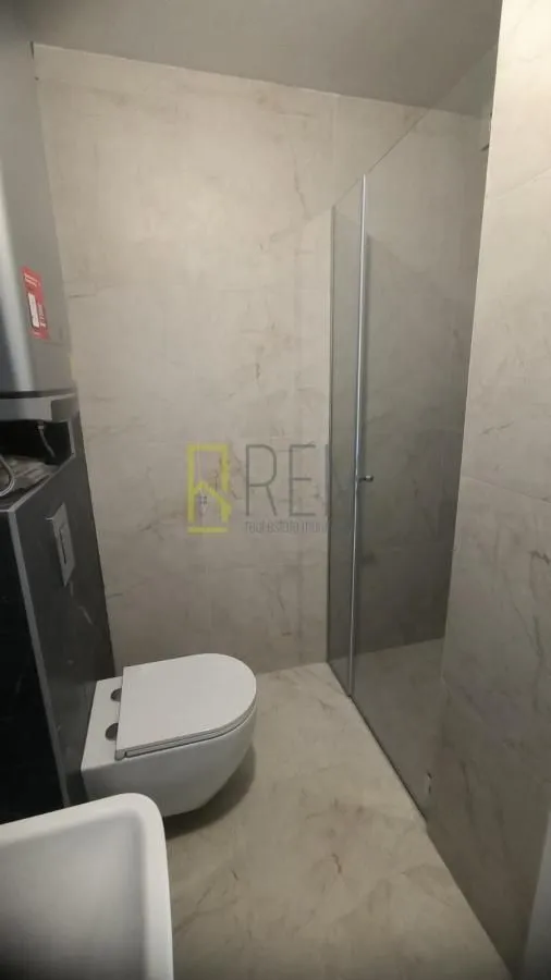 Prodaja, trosoban stan, 127m², Tološka šuma, Podgorica