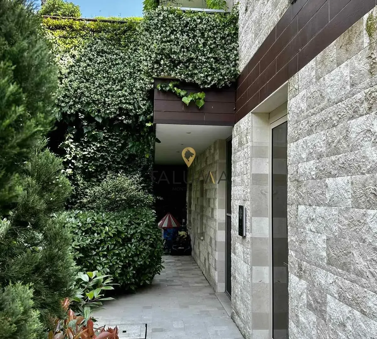 Prodaja, dvosoban stan, 159m², Centar, Budva