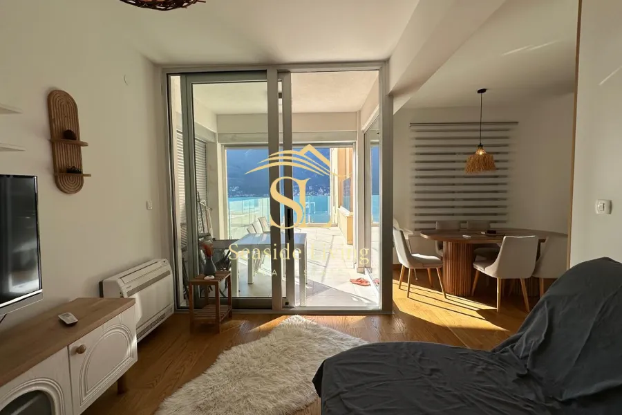 Prodaja, dvosoban stan, 86m², Dobrota, Kotor
