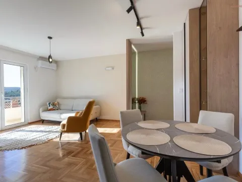 Rent, two bedroom apartment, 64m², Bečići, Budva - image 2