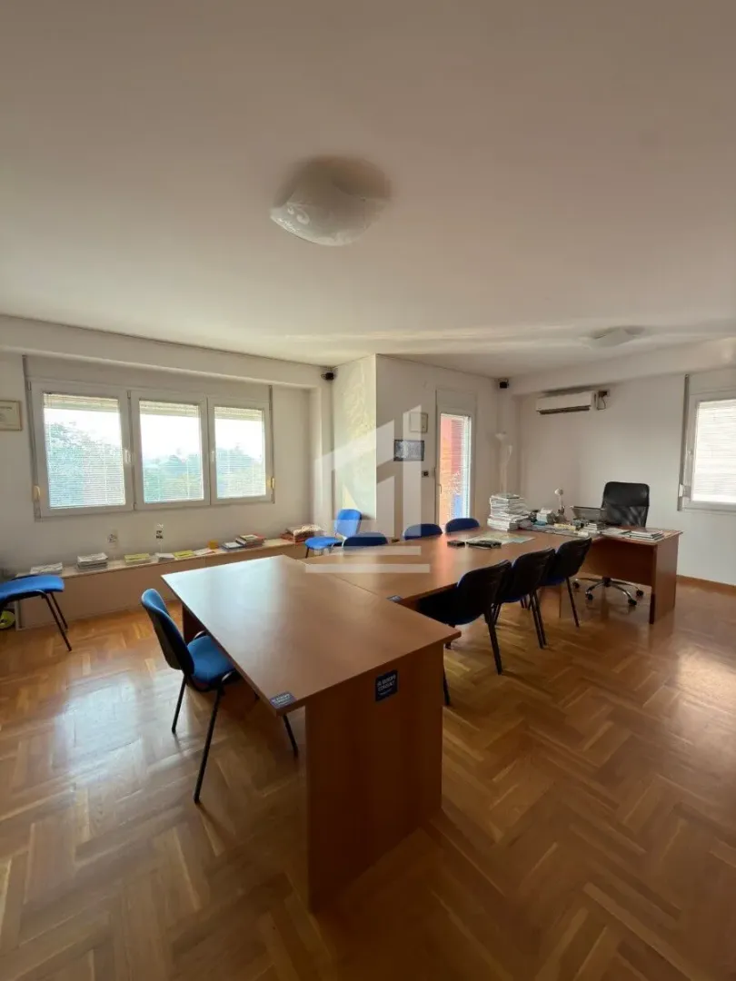 Prodaja, trosoban stan, 91m², Krivi Most, Podgorica