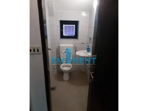 Izdavanje, kuća, 360m², Zemun Gornji Grad, Zemun Sve Podlokacije - image 11