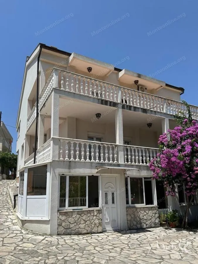 Sale, house, 250m², Bar, Crna Gora