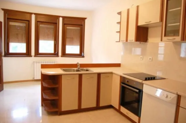 Izdavanje, četvorosoban stan, 200m², Savski Venac, Beograd