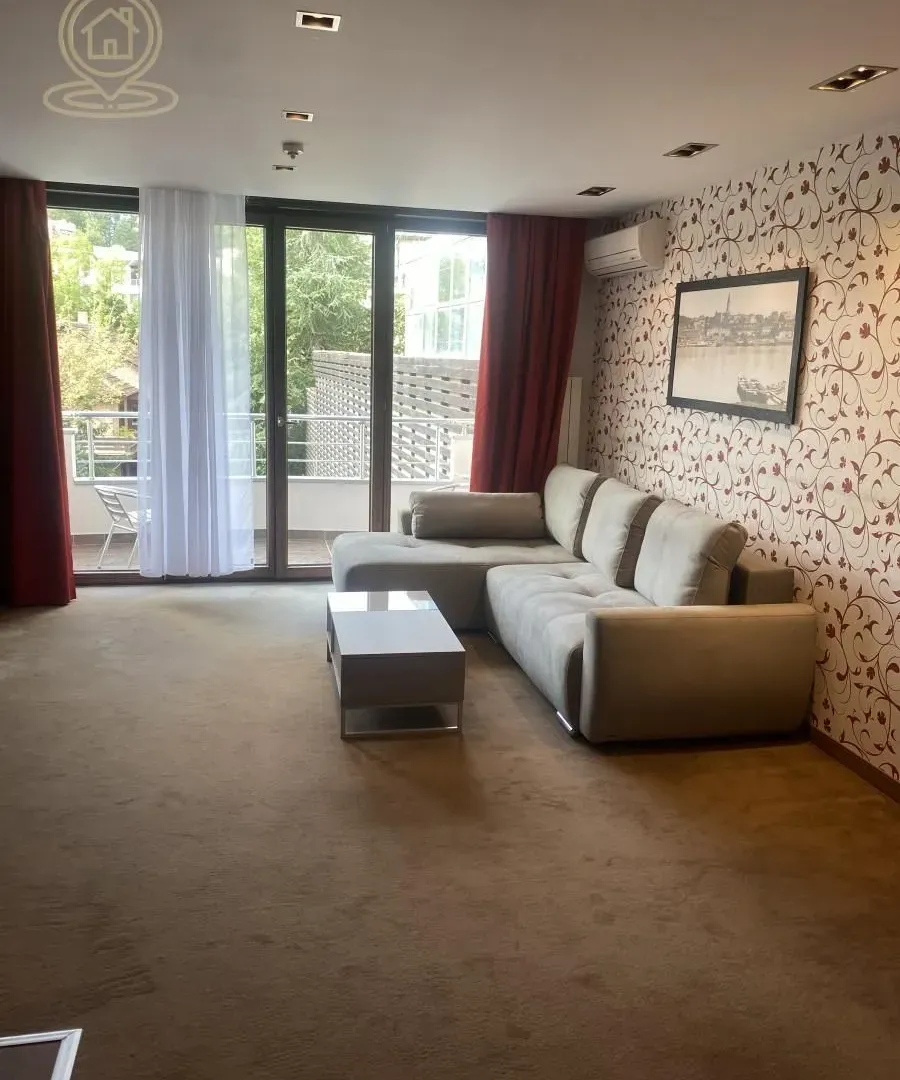 Izdavanje, četvorosoban stan, 160m², Savski Venac, Beograd