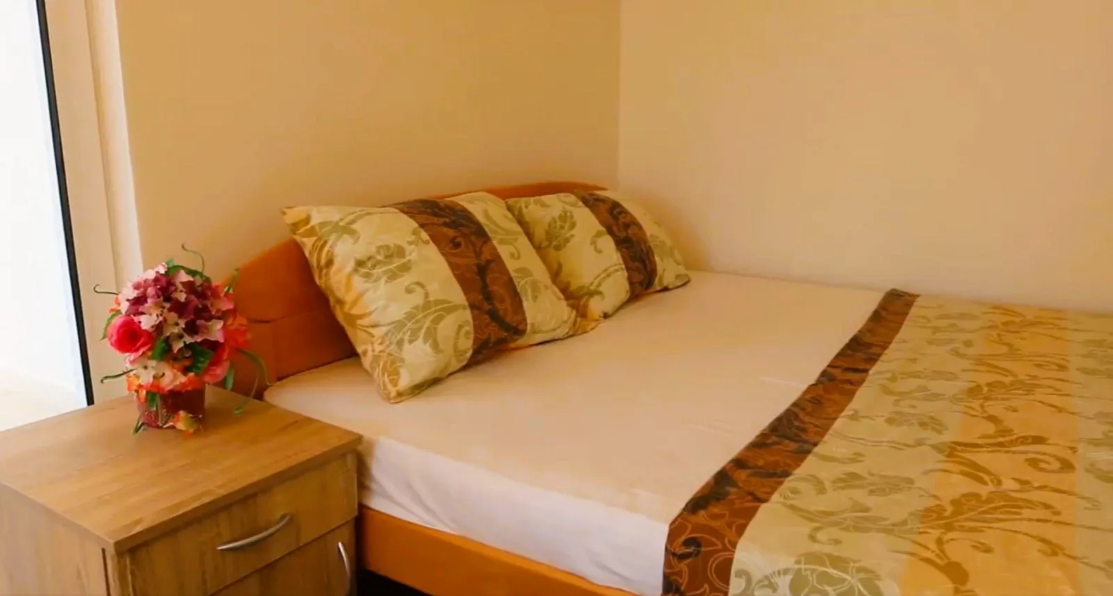 Izdavanje, kuća, 382m², Krimovica, Kotor