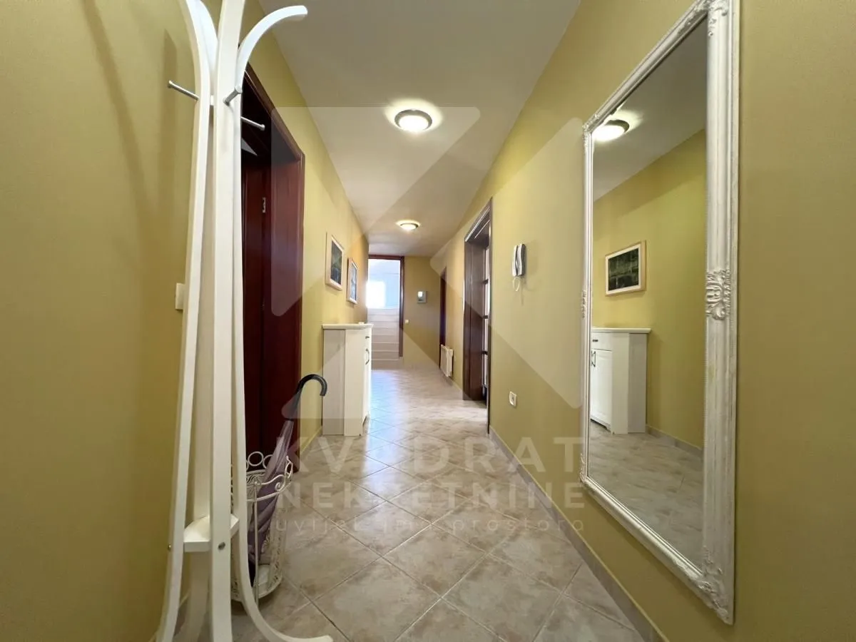 Prodaja, kuća, 200m², Tološi, Podgorica