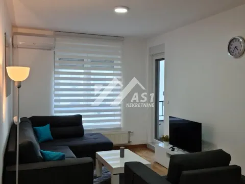 Stan in Adamovićevo Naselje