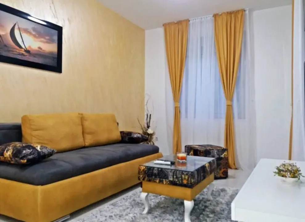 Izdavanje, jednosoban stan, 47m², Budva, Crna Gora