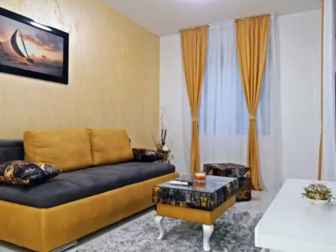 Izdavanje, jednosoban stan, 47m², Budva, Crna Gora
