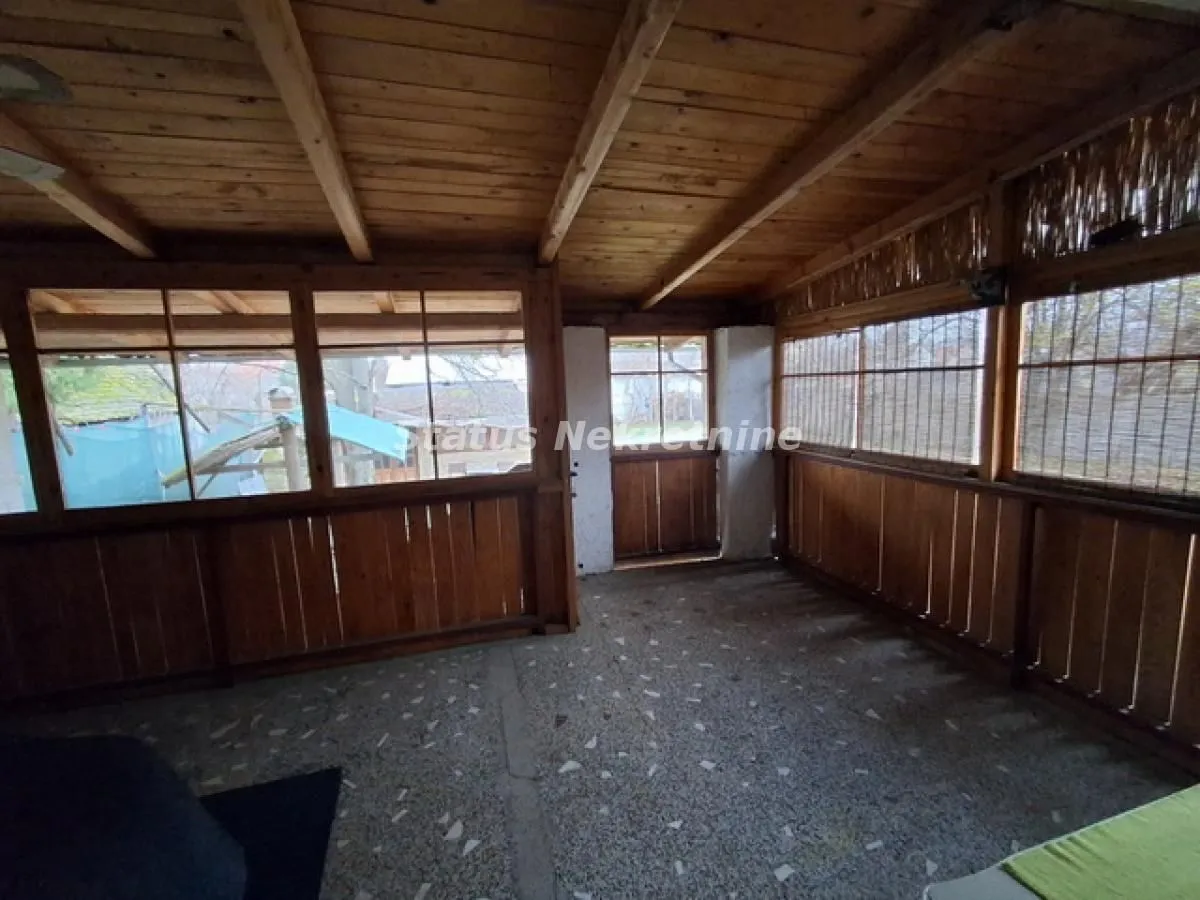 Prodaja, kuća, 330m², Futog, Novi Sad Sve Podlokacije