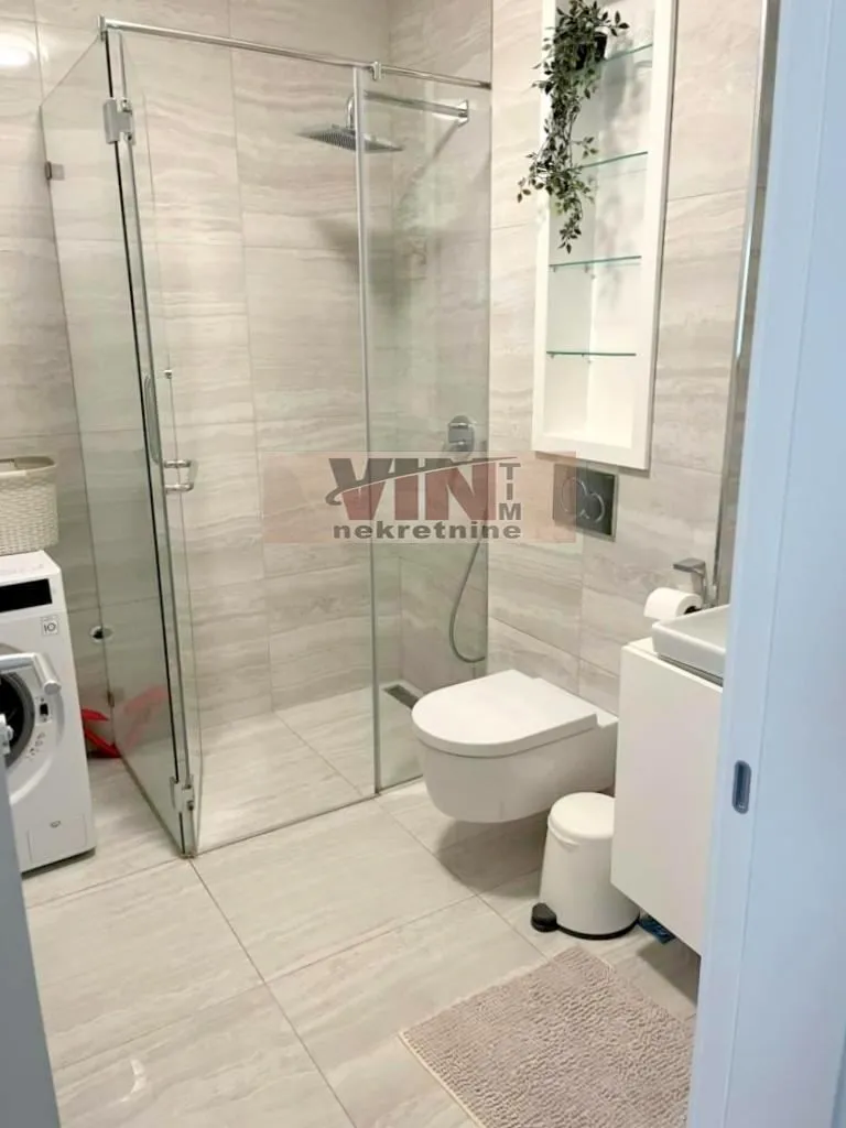 Prodaja, trosoban stan, 121m², Vračar, Šid