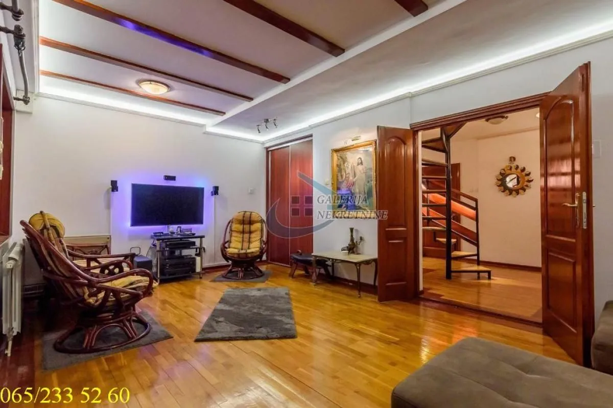 Sale, four bedroom apartment, 104m², Stari Grad, Beograd