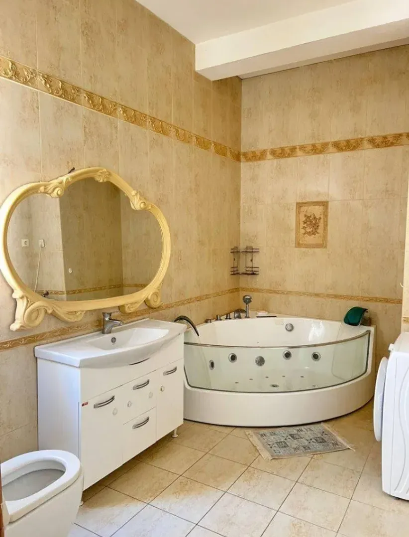Prodaja, kuća, 316m², Gradiošnica, Tivat