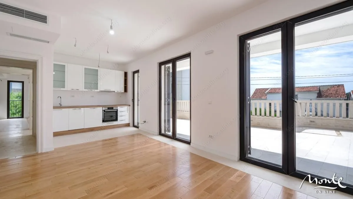 Prodaja, jednosoban stan, 50m², Centar, Tivat