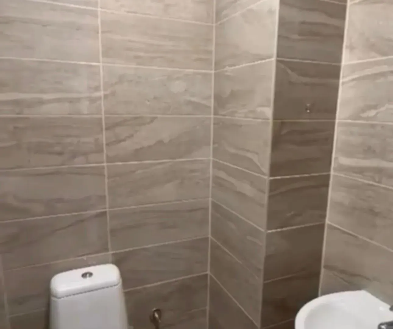 Izdavanje, dvosoban stan, 69m², Ljubović, Podgorica