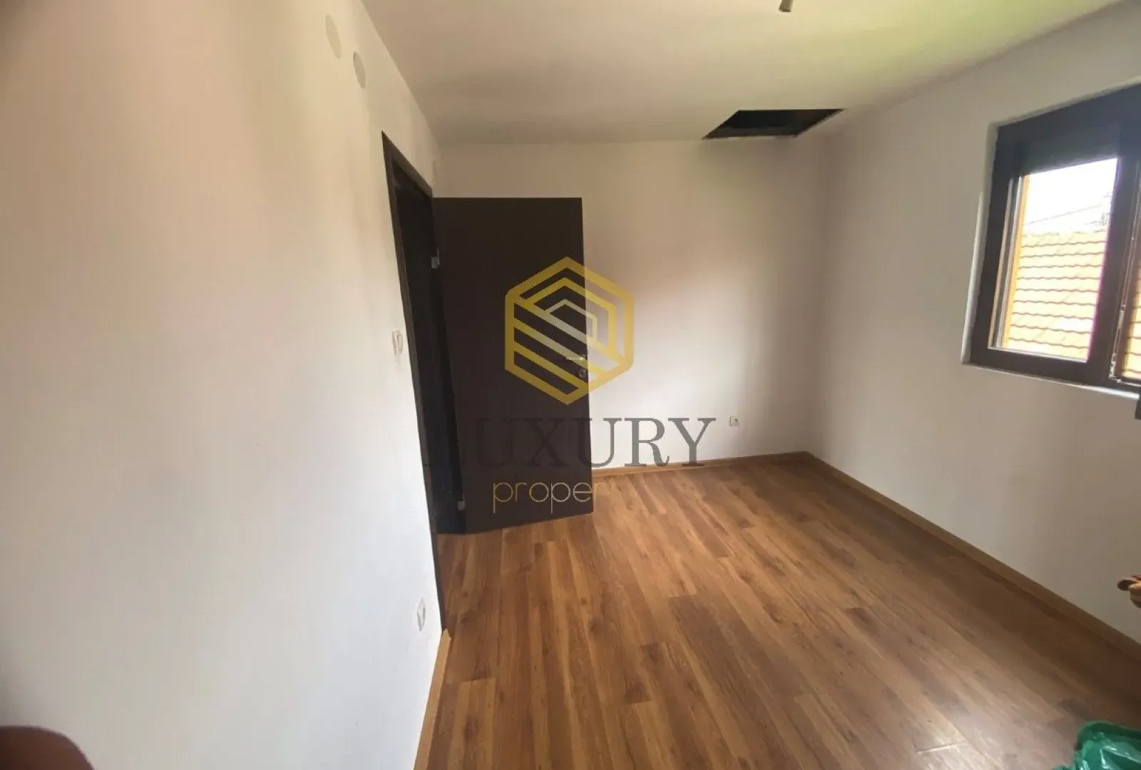 Izdavanje, dvosoban stan, 85m², Zagorič, Podgorica