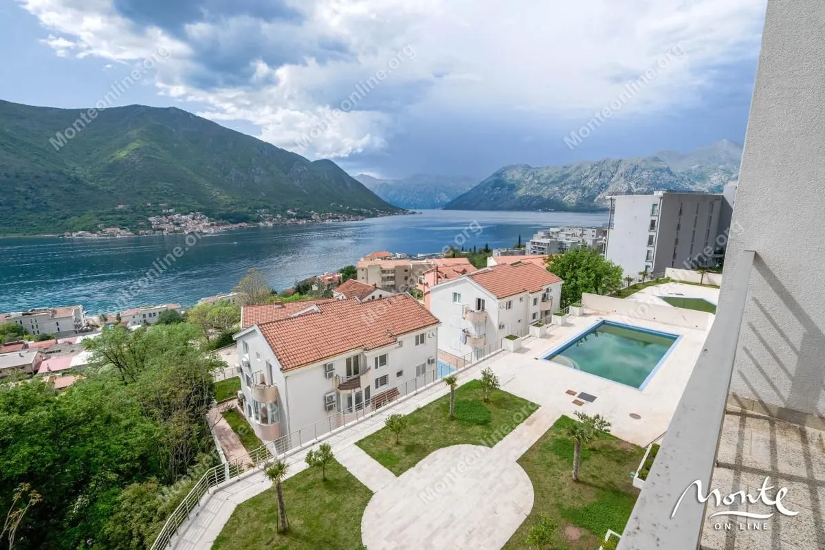 Prodaja, trosoban stan, 103m², Dobrota, Kotor