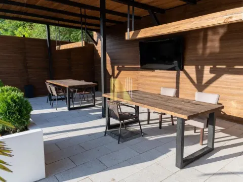 Izdavanje, kuća, 300m², Beočin, Srbija - image 9