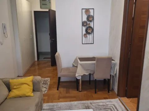 Izdavanje, jednosoban stan, 35m², City Kvart, Podgorica - image 2