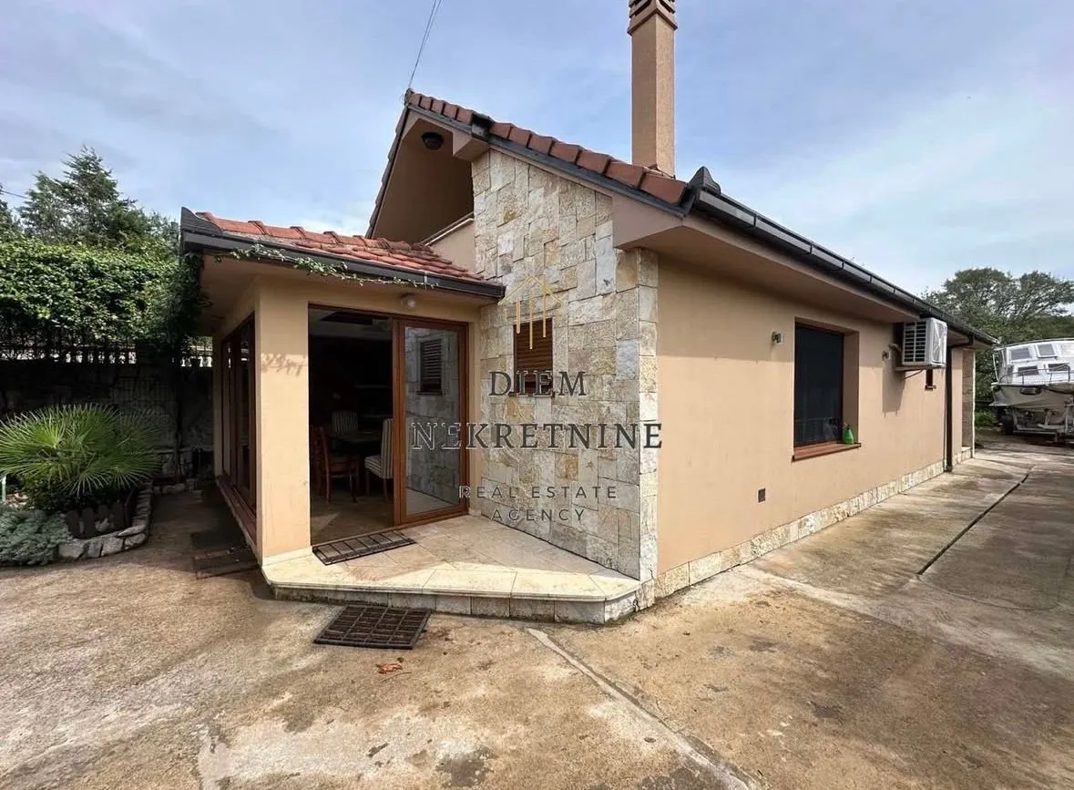 Izdavanje, kuća, 94m², Mareza, Podgorica