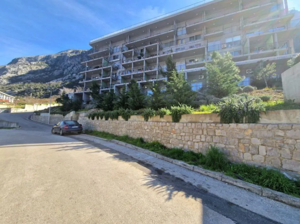 Sale, two bedroom apartment, 75m², Dobrota, Kotor