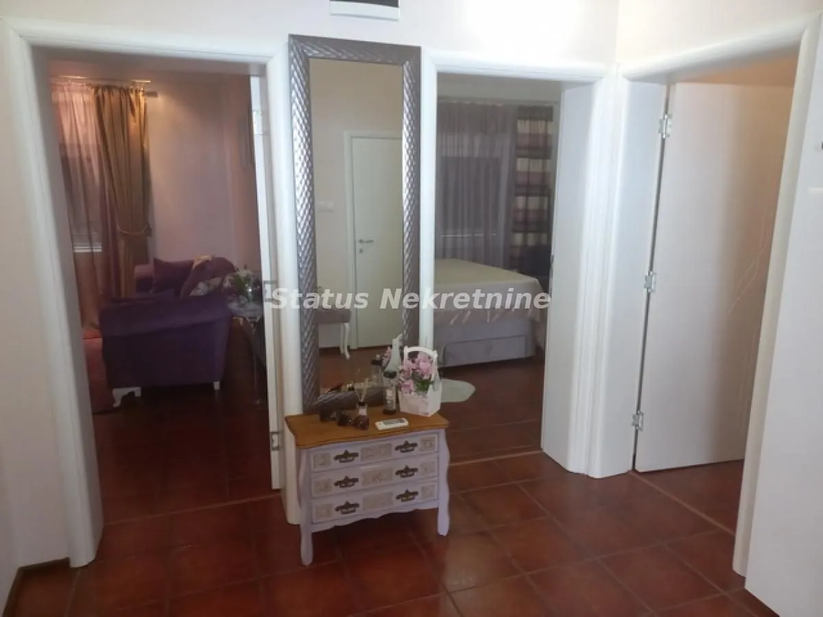 Prodaja, kuća, 170m², Salajka, Novi Sad Sve Podlokacije
