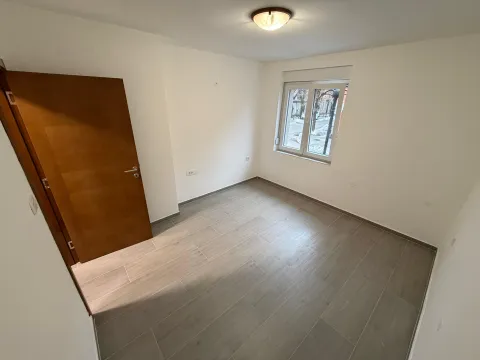 Rent, two bedroom apartment, 45m², Centar, Cetinje - image 8