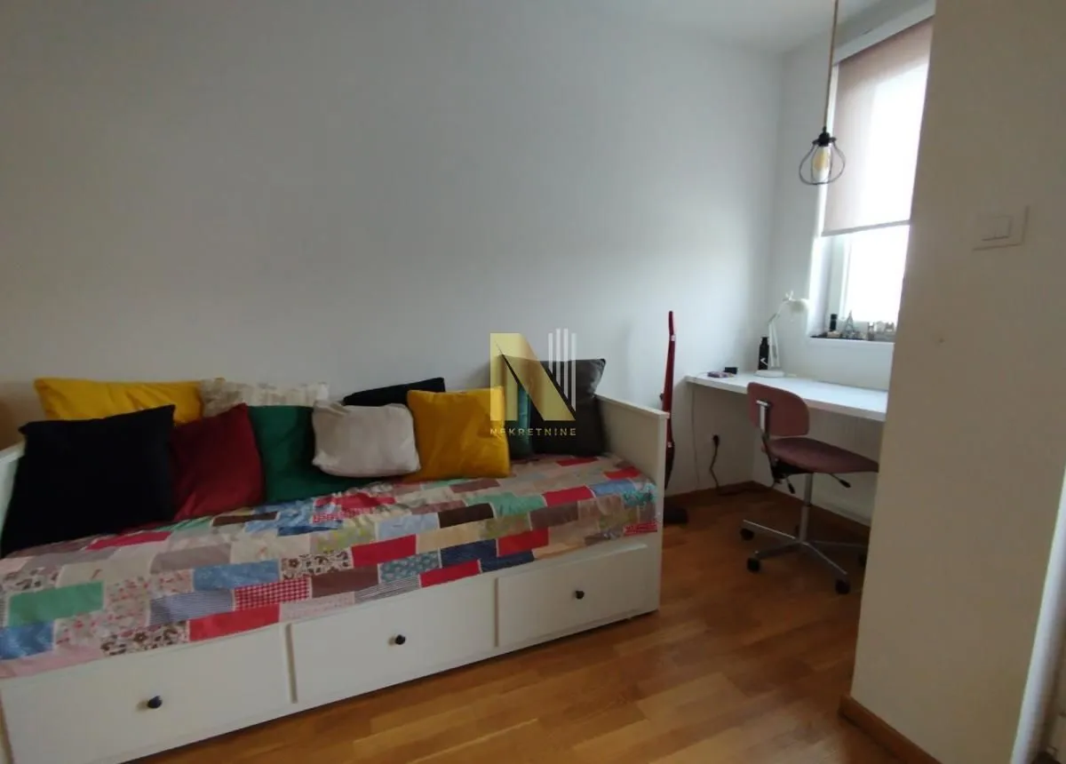 Izdavanje, garsonjera, 27m², Petrovaradin, Novi Sad