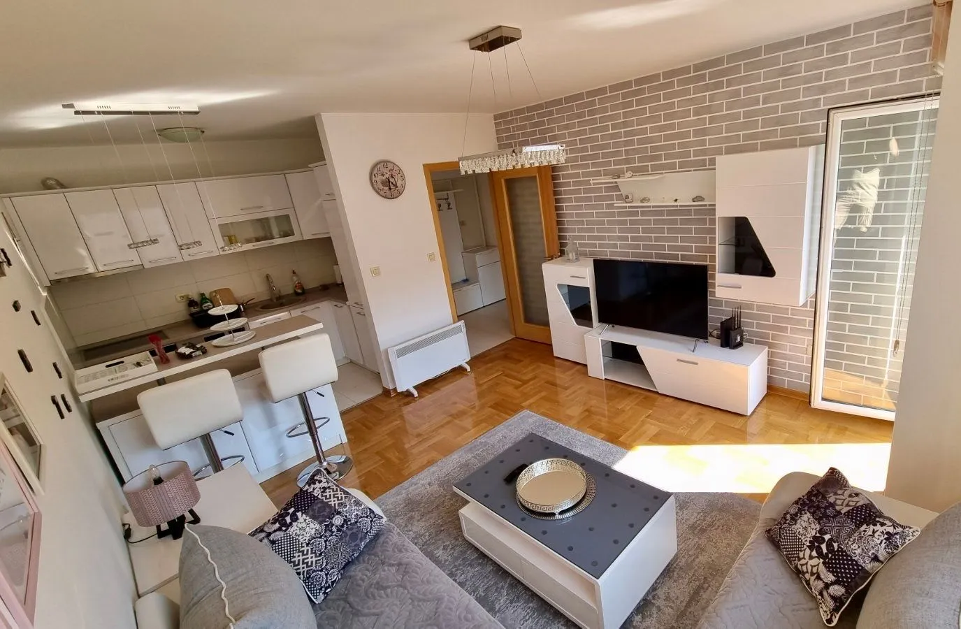 Izdavanje, jednosoban stan, 44m², Stari Aerodrom, Podgorica