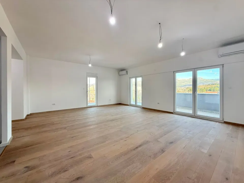 Prodaja, trosoban stan, 130m², Momišići, Podgorica