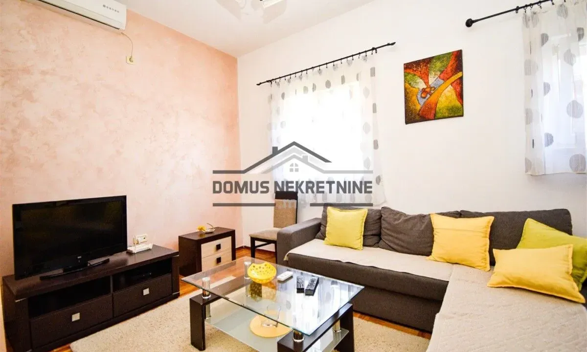 Izdavanje, jednosoban stan, 54m², Stari Aerodrom, Podgorica