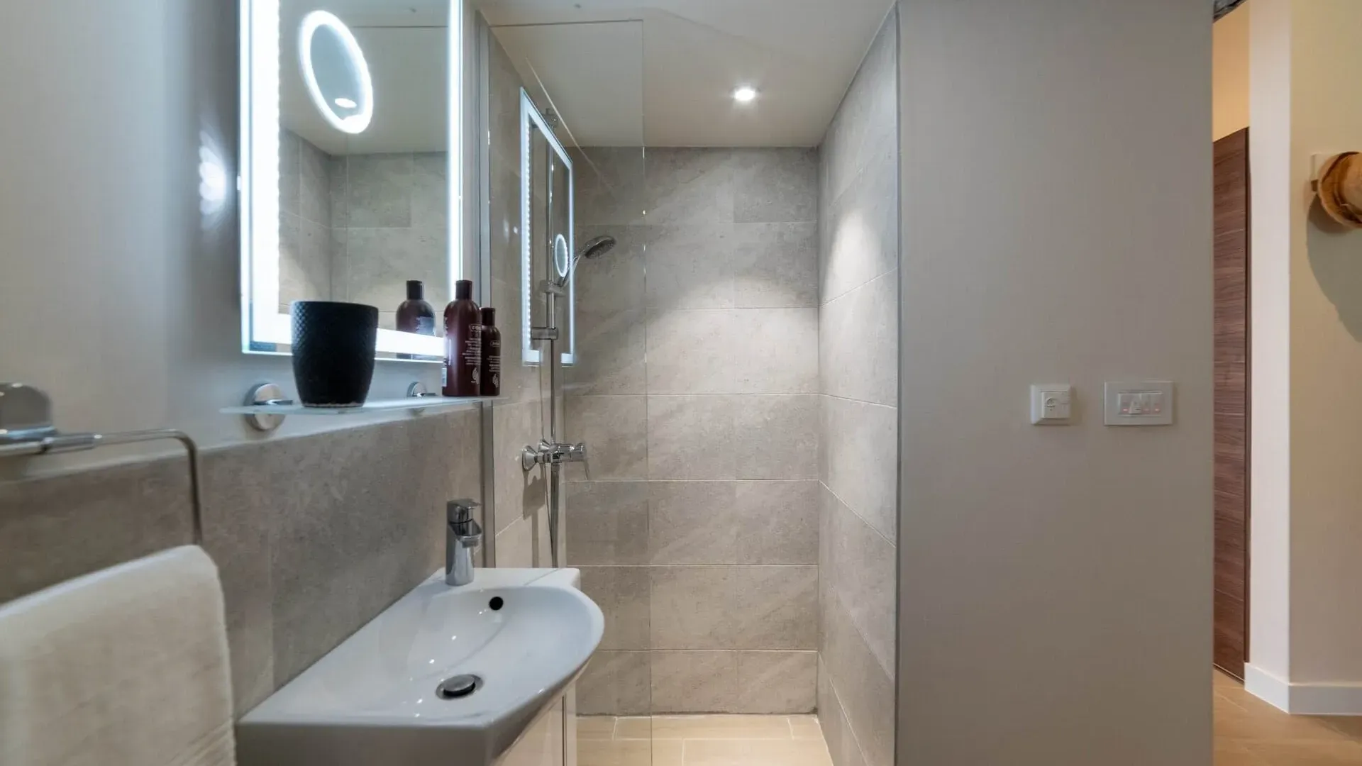 Prodaja, trosoban stan, 94m², Dumidran, Tivat