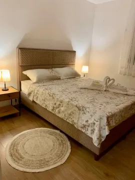 Furnished bedroom with a double bed and a nightstand. - image 4