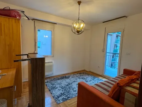 Izdavanje, trosoban stan, 92m², Kruševac, Podgorica - image 9