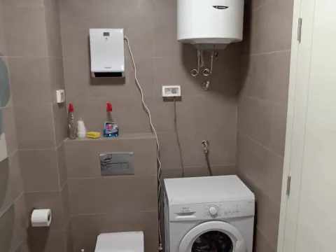 Izdavanje, jednosoban stan, 42m², Pobrežje, Podgorica - image 8