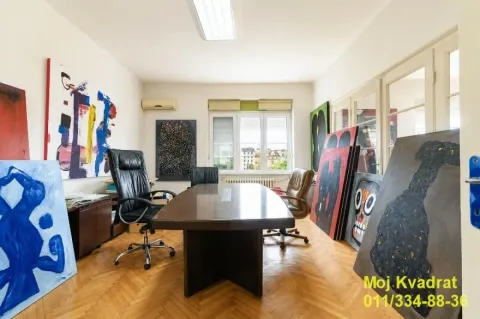 Stan in Andrićev Venac