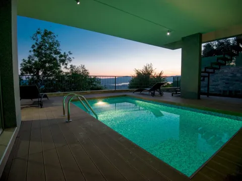 Izdavanje, kuća, 310m², Kavač, Kotor - image 27