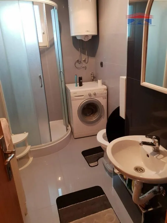 Izdavanje, jednosoban stan, 37m², Sajmište, Novi Sad