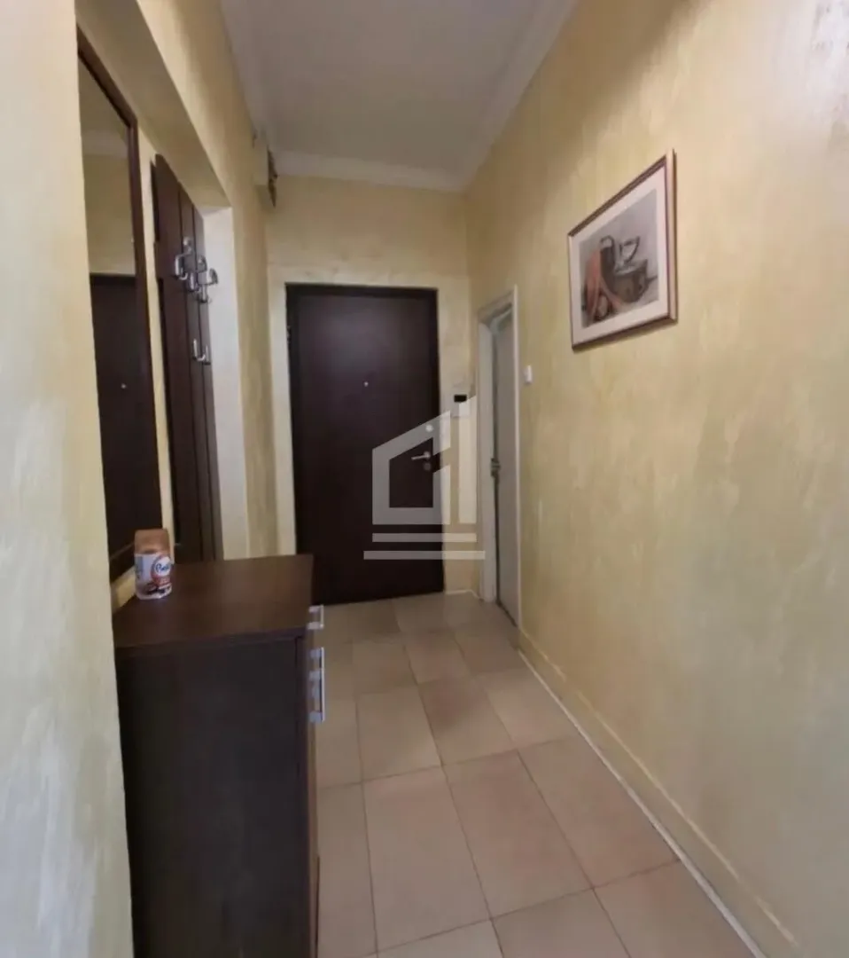 Izdavanje, dvosoban stan, 73m², Centar, Podgorica