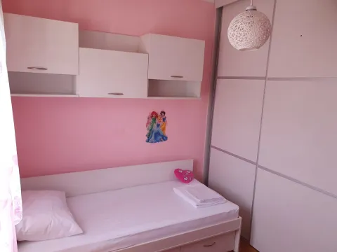 Rent, three bedroom apartment, 100m², Zelenika, Herceg Novi - image 11