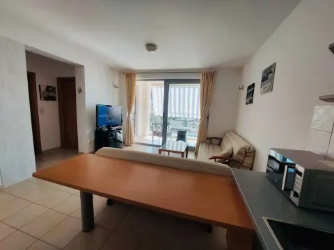 Living room connected to the kitchen with access to the terrace. - image 2
