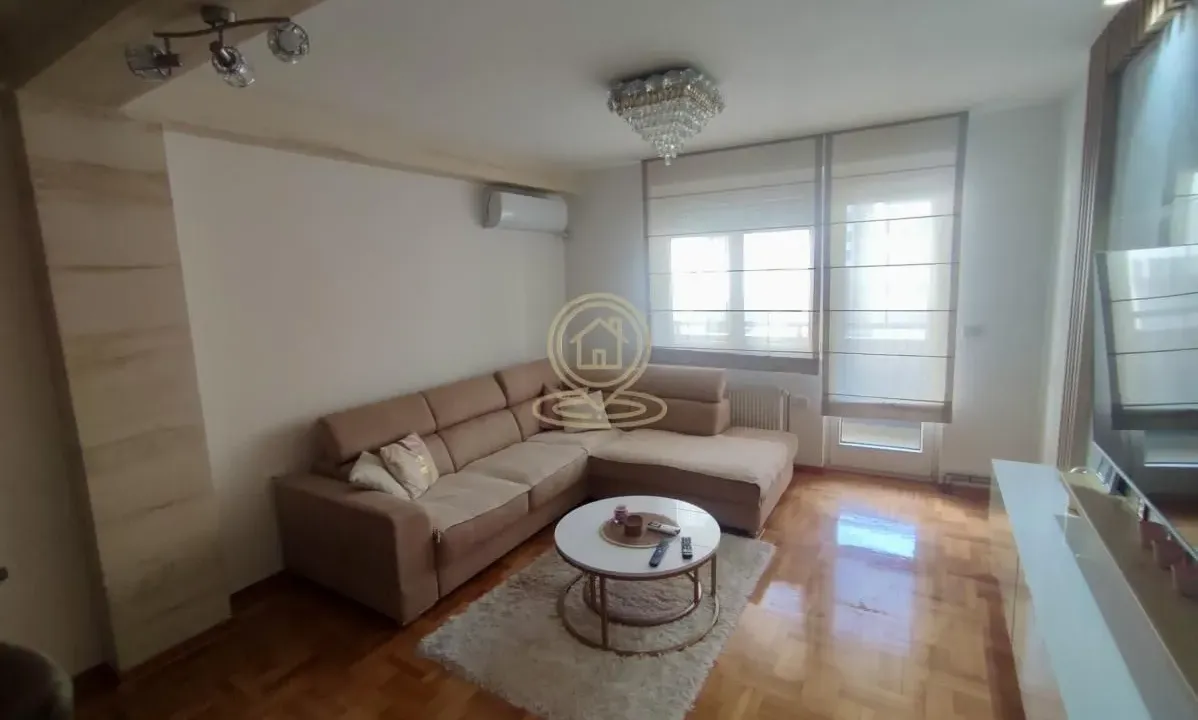 Izdavanje, trosoban stan, 72m², Palilula, Niš