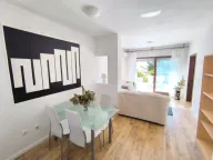 Izdavanje, dvosoban stan, 90m², Lazi, Budva - image 1