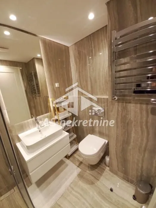 Izdavanje, dvosoban stan, 55m², Savski Venac, Beograd