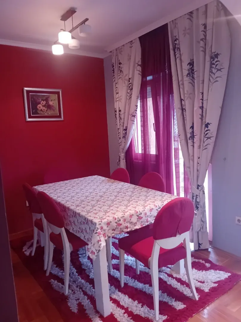 Izdavanje, trosoban stan, 73m², Stari Aerodrom, Podgorica